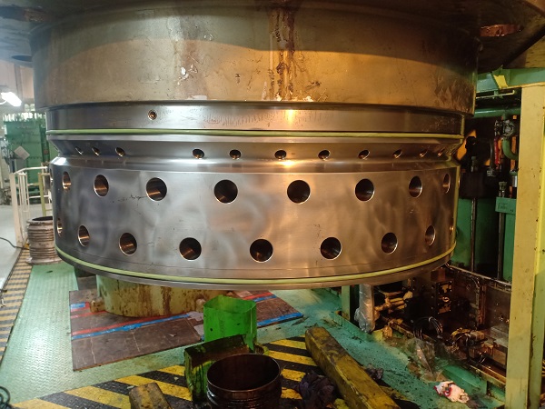 MAN 6S 80ME Cylinder Cover Overhaul
